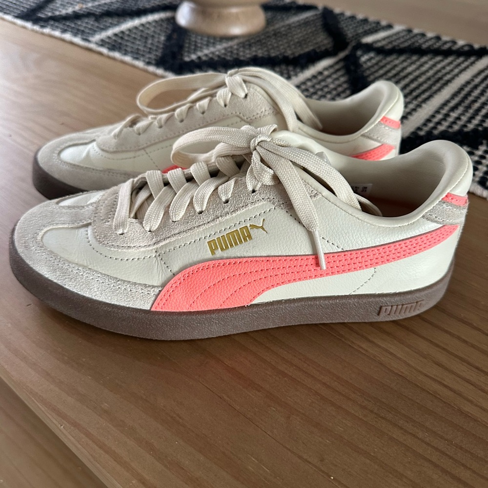 Puma Cream Sneakers with Coral Pink Stripe and Brown Sole